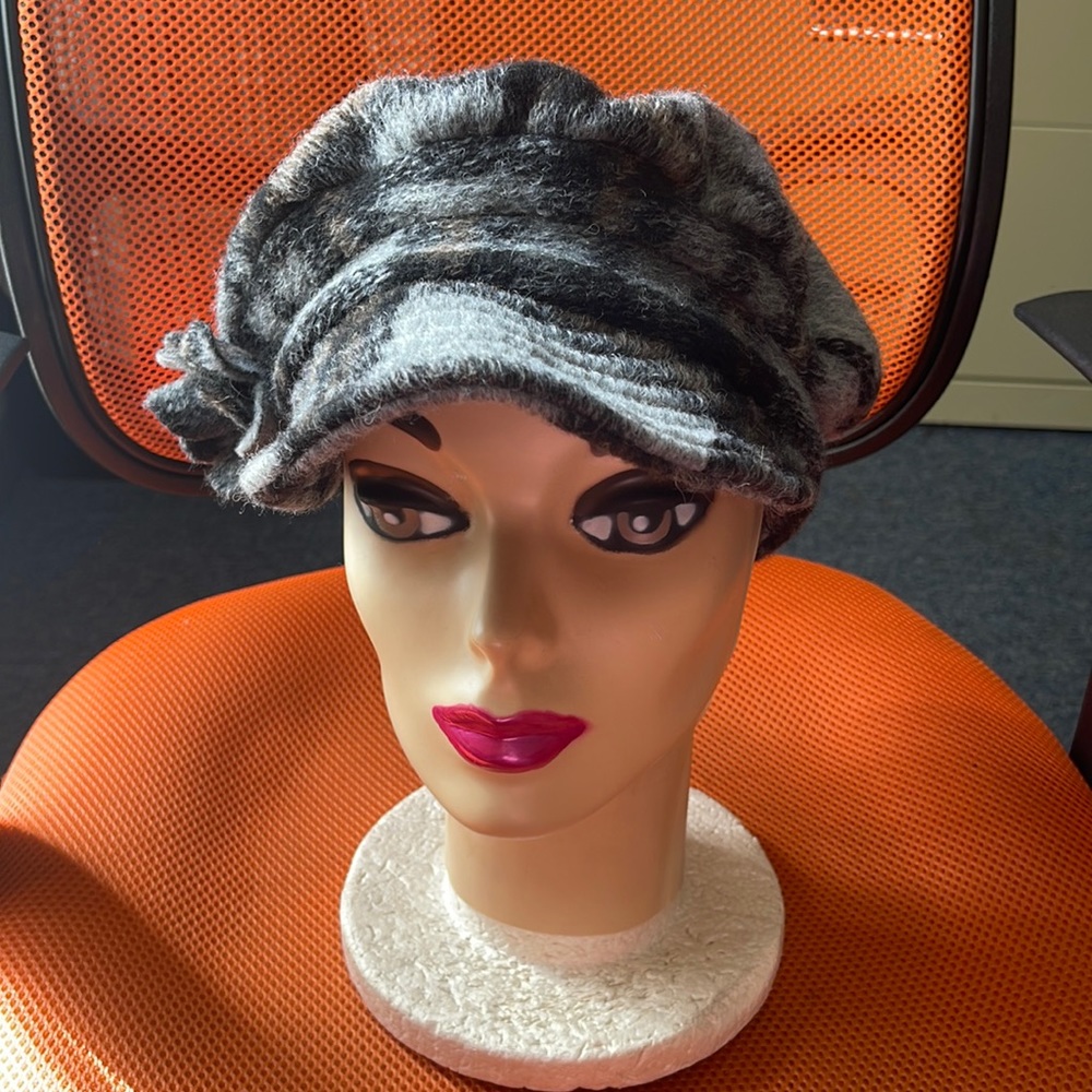 Lafenice fine hats nwt